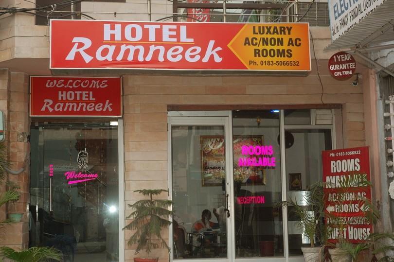 Hotel Ramneek Amritsar Exterior foto